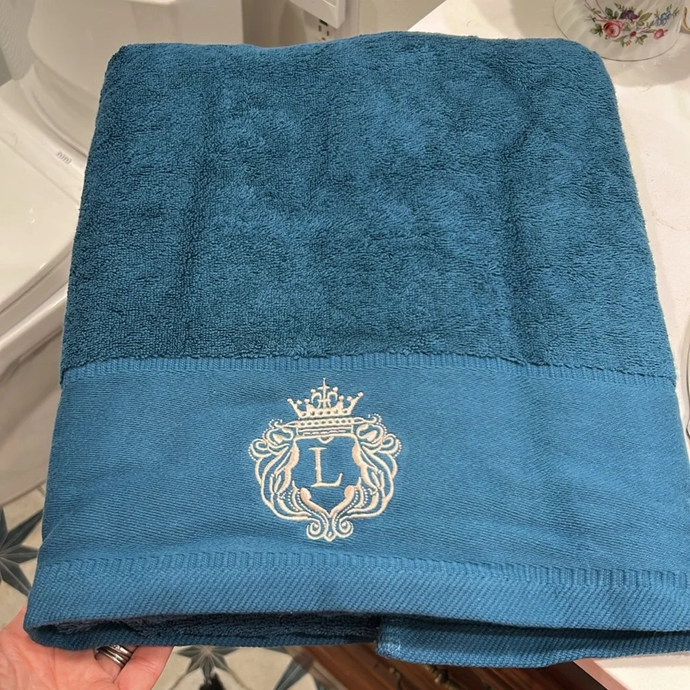 New 100% Cotton Luxurious Blue Embroidered Bath Towel Set